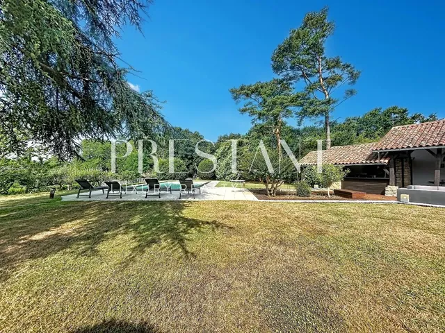 16th-Century Historic Estate with Swimming Pool in Bidart – 3-Hectare Park – Potential for Guest House / Boutique Hotel