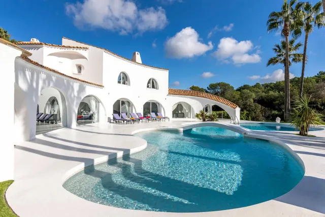 Mougins — An Architectural Villa in the Spirit of Jacques Couëlle, Set in Le Parc de Mougins, Fully Renovated in 2025