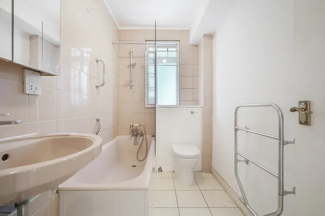 Flat 1 Park Lodge, 32 Melbury Road, London W14 8AF