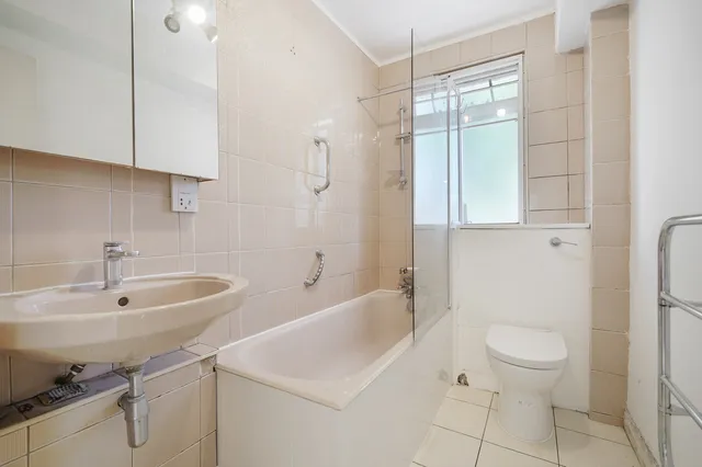 Flat 1 Park Lodge, 32 Melbury Road, London W14 8AF