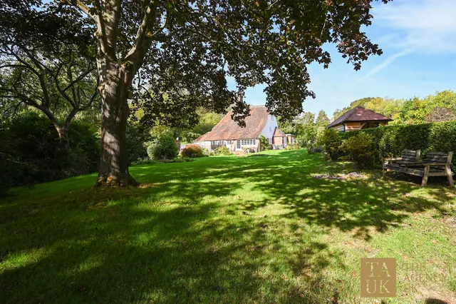 1 Watermans Cottages Lordine Lane, Ewhurst Green TN32 5TL