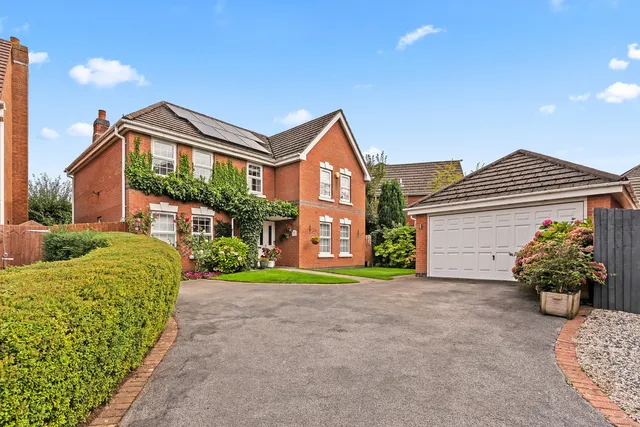 10 Headingley Grove, Trentham ST4 8FD