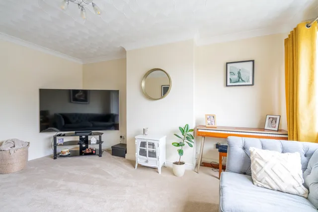 10 Shelley Avenue, Kidderminster DY10 2LS