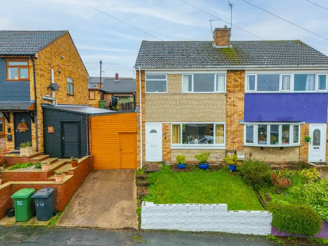 10 Shelley Avenue, Kidderminster DY10 2LS