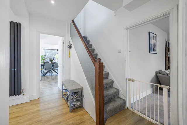 61 Armour Road, Reading RG31 6HB