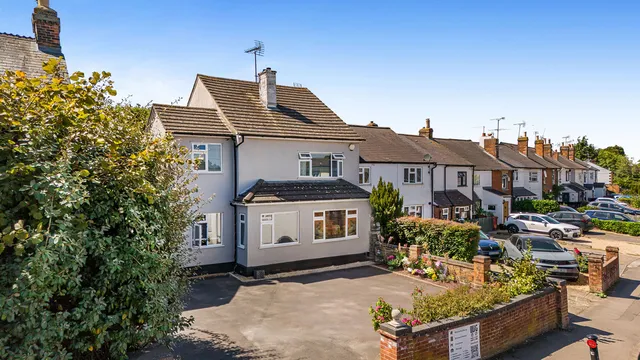 61 Armour Road, Reading RG31 6HB