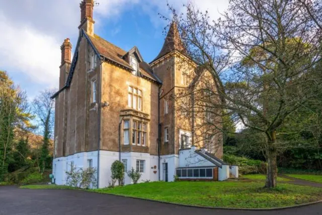 Flat 1, 21 Raglan Road, Reigate RH2 0DR