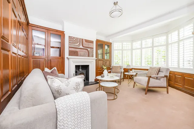 102 Barrowgate Road, London W4 4QP