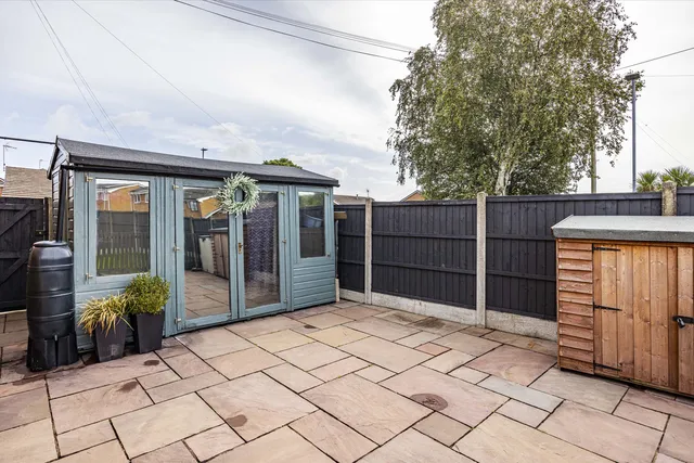 104 Polperro Way, Nottingham NG15 6JW