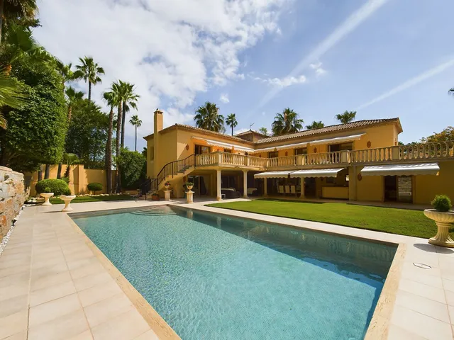 Villa in Nueva Andalucía, Costa Del Sol