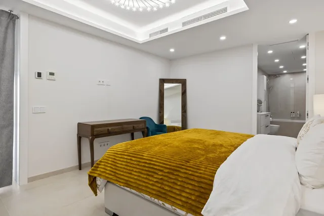 Apartment in Nueva Andalucía, Costa Del Sol