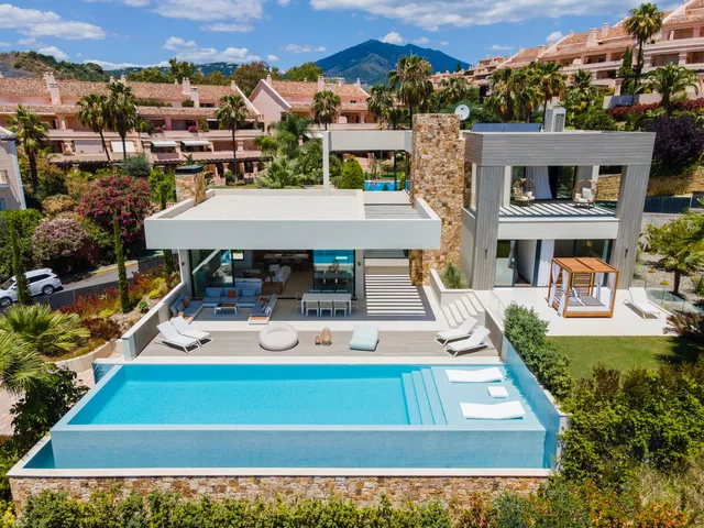Villa in Nueva Andalucia, Costa Del Sol