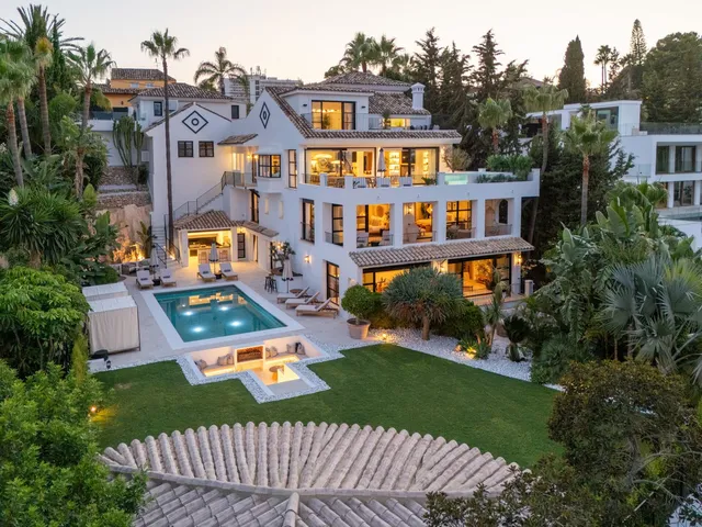 Villa in Nueva Andalucía, Costa Del Sol
