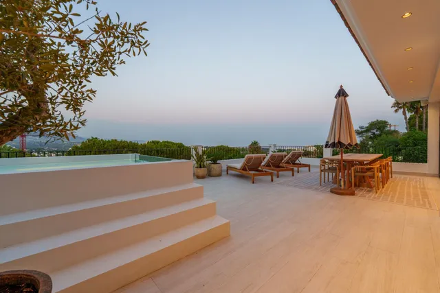 Villa in Nueva Andalucía, Costa Del Sol