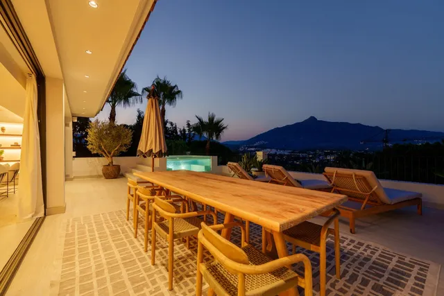 Villa in Nueva Andalucía, Costa Del Sol