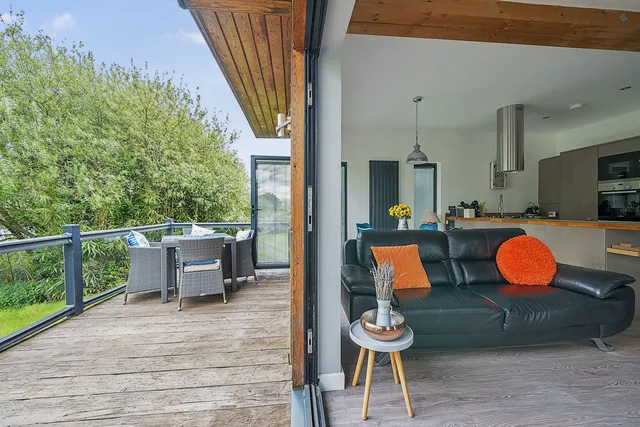 LV12 Lodge Par Beach, Par PL24 2AS