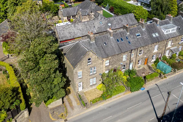 109 Huddersfield Road, Saddleworth OL3 5NU