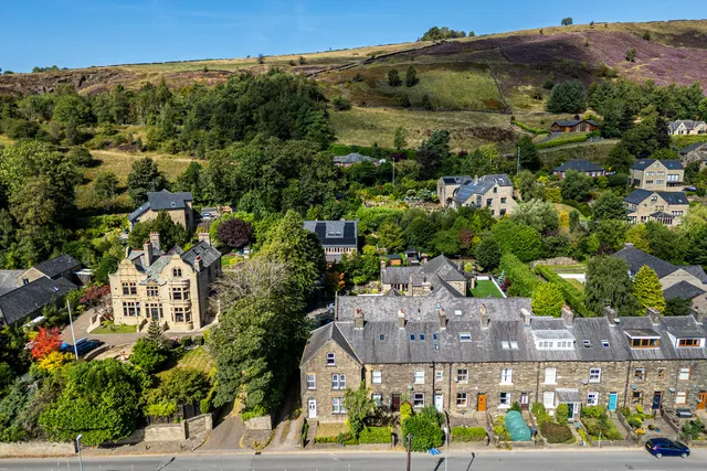 109 Huddersfield Road, Saddleworth OL3 5NU