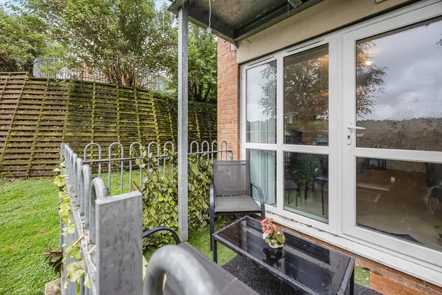 Flat 94, 94 St. Hughs Avenue, High Wycombe HP13 7TZ