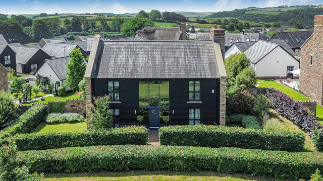 3 Barn Court Road, Totnes TQ9 6GS