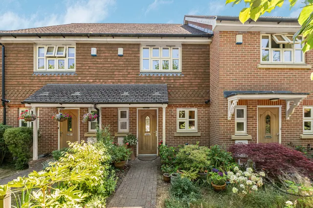 16 Johns Road, Westerham TN16 2AP
