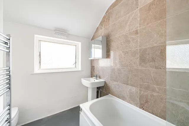 4 Annsworthy Avenue, Thornton Heath CR7 8QD