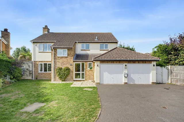 10 Medina Way, Christchurch BH23 4EL