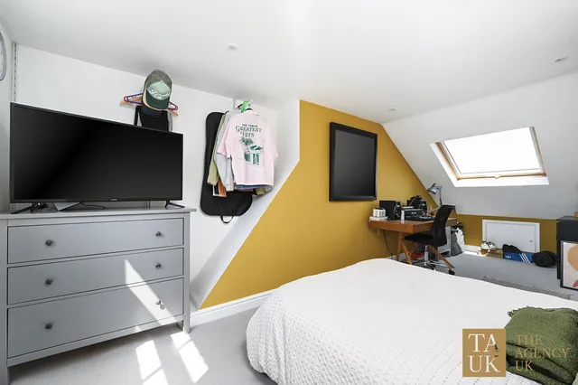 11 Lincoln Cottages, Brighton BN2 9UJ