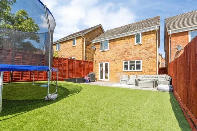 38 Burnhams Close, Andover SP10 4NJ
