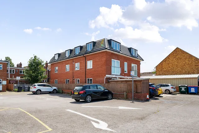 3 Elm Grove, Hayling Island PO11 9EA