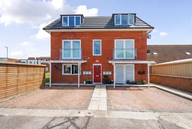 3 Elm Grove, Hayling Island PO11 9EA