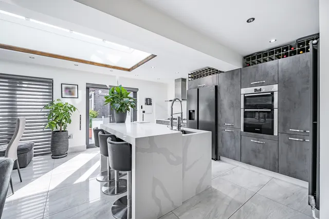 12 Chapelside Close, Warrington WA5 1RA