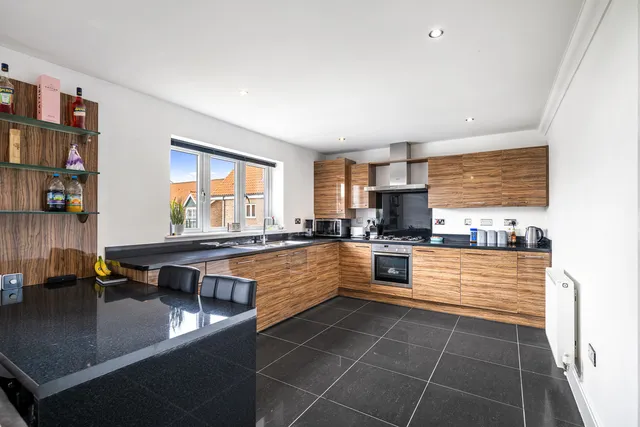 21 Ellison Quay, Burton Waters, Lincoln LN1 2GG