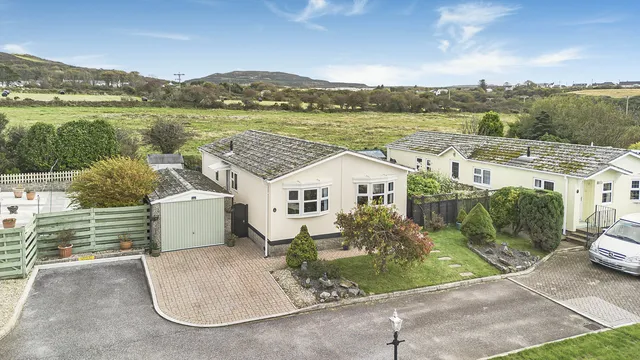 8 Roseveare Park, Gothers, St. Dennis PL26 8GY