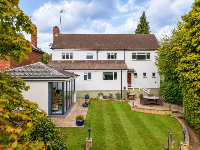 542 Chester Road South, Kidderminster DY10 1XH
