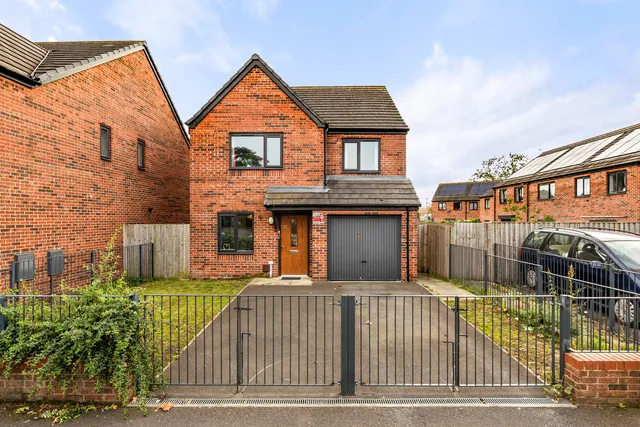 12 Clowes Street, Manchester M12 5EB
