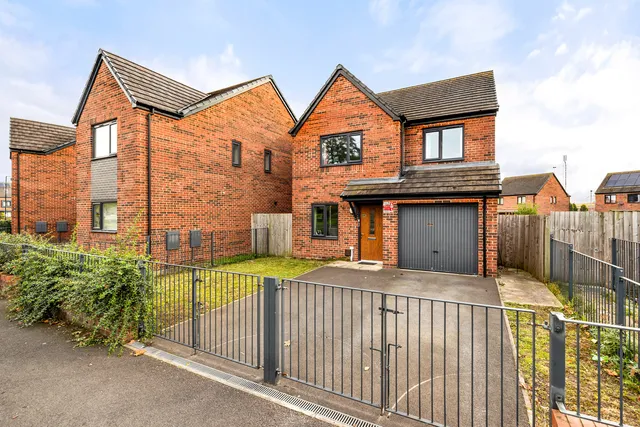 12 Clowes Street, Manchester M12 5EB