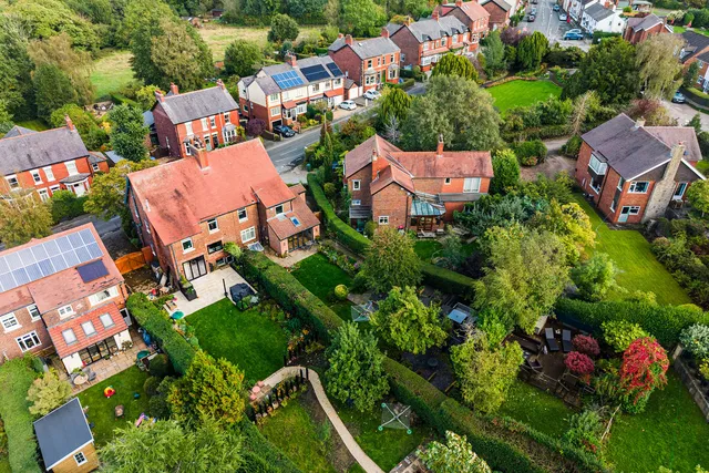 120 Longhurst Lane, Stockport SK6 5PG