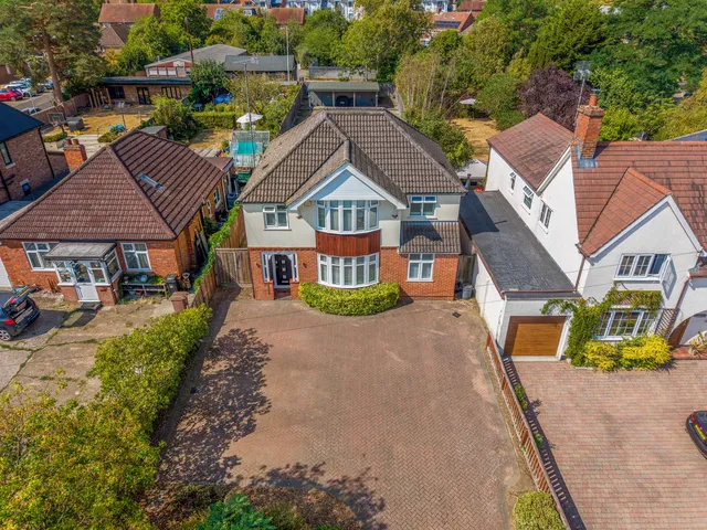 127 Loddon Bridge Road, Reading RG5 4AG