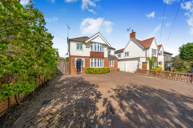 127 Loddon Bridge Road, Reading RG5 4AG