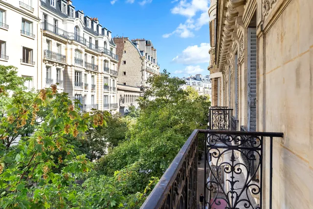 Apartment in 16th (Trocadéro - Etoile - Passy), Paris