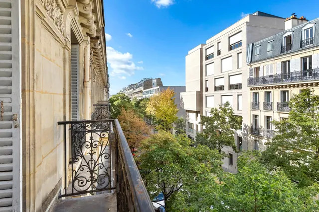 Apartment in 16th (Trocadéro - Etoile - Passy), Paris