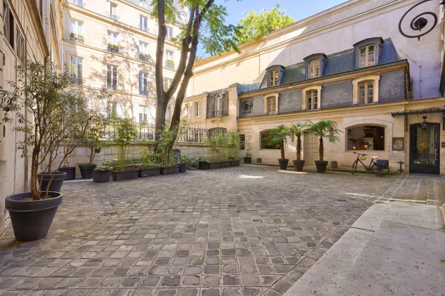 Villa in 8th (Golden Triangle - Parc Monceau), Paris