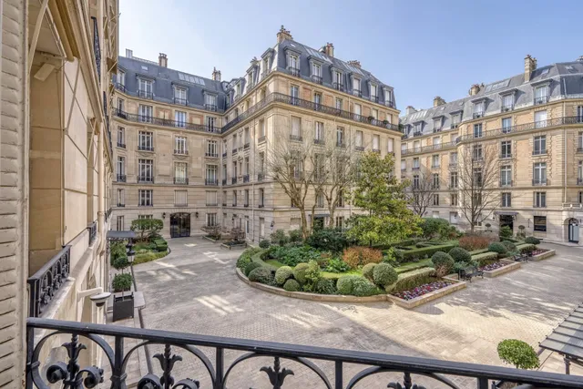 Apartment in 8th (Golden Triangle - Parc Monceau), Paris