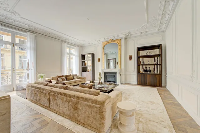 Apartment in 8th (Golden Triangle - Parc Monceau), Paris