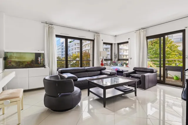 Apartment in 16th (Trocadéro - Etoile - Passy), Paris