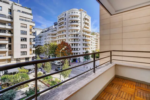 Apartment in 16th (Trocadéro - Etoile - Passy), Paris