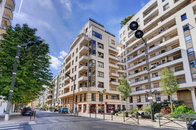 Apartment in 16th (Trocadéro - Etoile - Passy), Paris