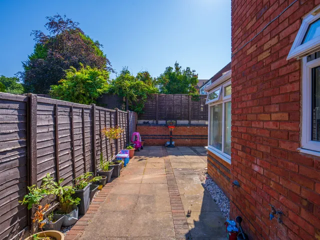 128 Dunlin Drive, Kidderminster DY10 4TA