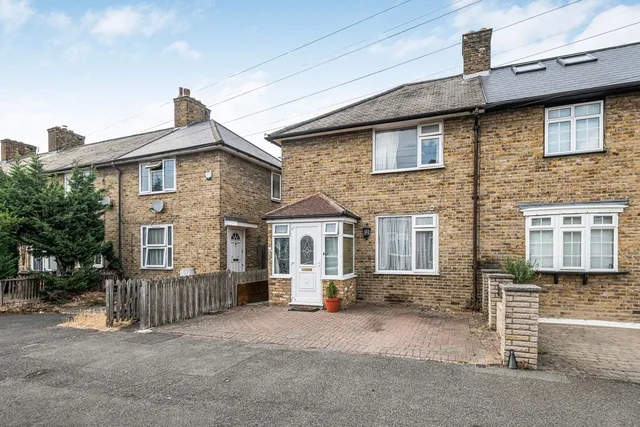 48 Hartland Road, Morden SM4 6LZ